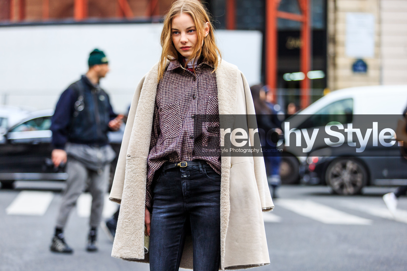 atmosphere details, AUTUMN WINTER 2016-2017, AW 16-17, black belt, black denim, check shirt, denim pants, detail, FALL WINTER 2016-2017, fashion week, frenchystyle, FW, FW 16-17, horizontal, jeans, jonathan paciullo, leather belt, over the shoulder, PARIS, PFW, plaid, ripped pants, shearling, street style, trousers, tucked in, white coat