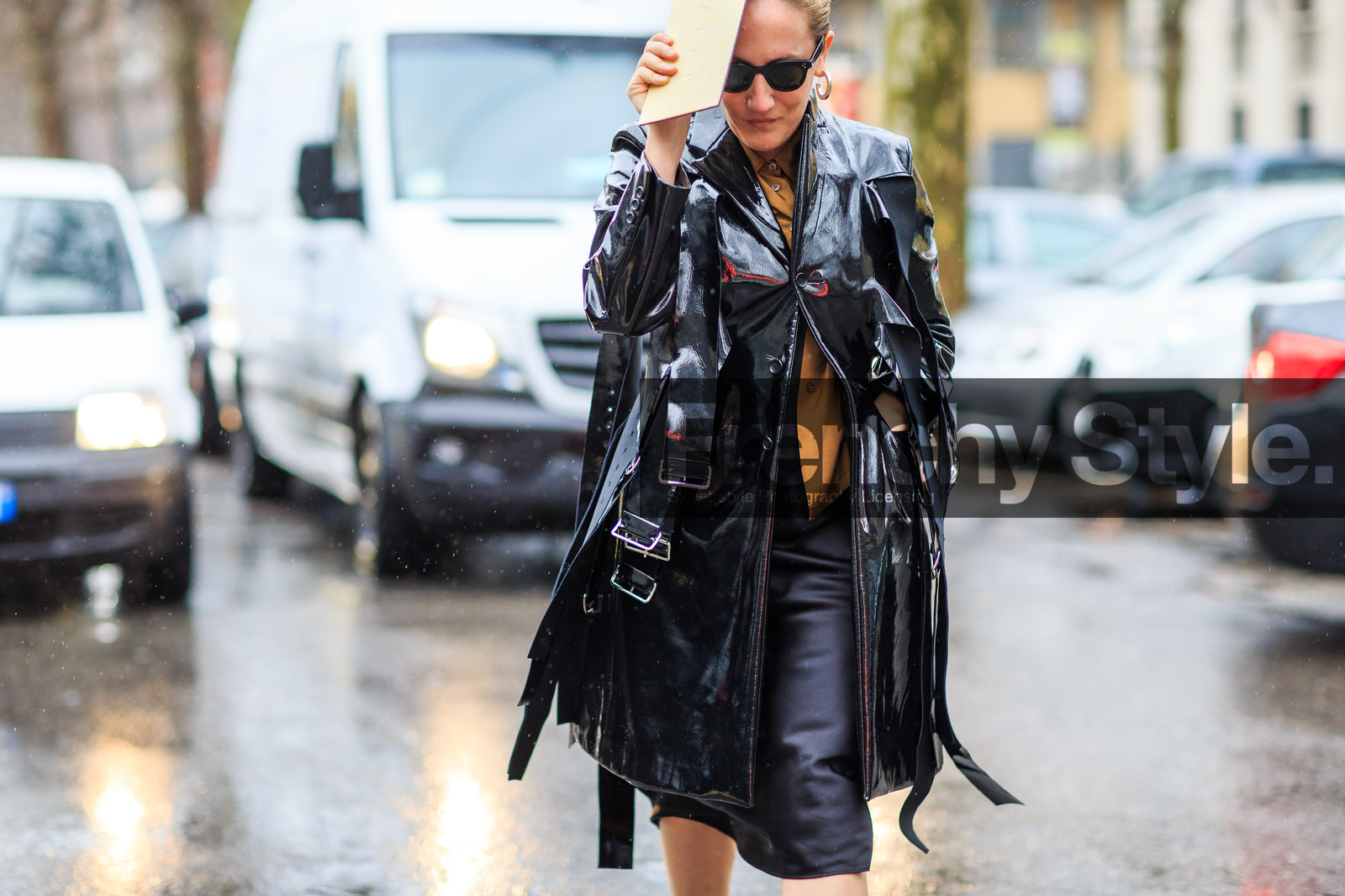 atmosphere details, AUTUMN WINTER 2016-2017, AW 16-17, black coat, black dress, detail, FALL WINTER 2016-2017, fashion week, frenchystyle, FW, FW 16-17, horizontal, jonathan paciullo, LFW, LONDON, MENSWEAR, street style, sunglasses, trench coat, varnished leather