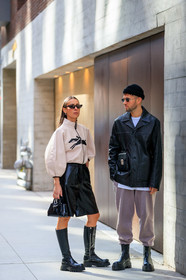 alice & j.s, alice barbier, longchamps bag, beige leather jacket, zipped jacket, animal print jacket, black leather boots, black leather bermuda shorts, black leather jacket, balloon sleeves, flat boots, chelsea boots, big sole boots, high boots, longchamps jacket, longchamps look, JS roques, alice & j.s, black leather bag, black leather jacket, black hat, woolen hat, small sunglasses, metalic frame sunglasses, light grey pants, jogging pants, black leather boots, chelsea boots, big sole boots, white t-shirt, crossbody bag, fashion week, frenchystyle, FW, jonathan paciullo, street style, AUTUMN WINTER 2020-2021, FALL WINTER 2020-2021, FW 20-21, vertical, full length, NYFW, NEW YORK