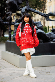 white boots, knitted jumper, red jumper, white shirt, pleated skirt, midi skirt, assymetric skirt, cut out jumper, white handbag, fashion week, frenchystyle, FW, jonathan paciullo, street style, AUTUMN WINTER 2022-2023, FALL WINTER 2022_2023, FW 22-23, PFW, PARIS, vertical, full length
