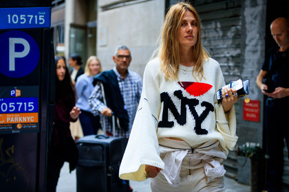 atmosphere details, detail, fashion week, frenchystyle, FW, horizontal, jonathan paciullo, natalie hartley, NEW YORK, NYFW, printed sweater, SPRING SUMMER 2018, SS 18, street style, white pants, white sweater