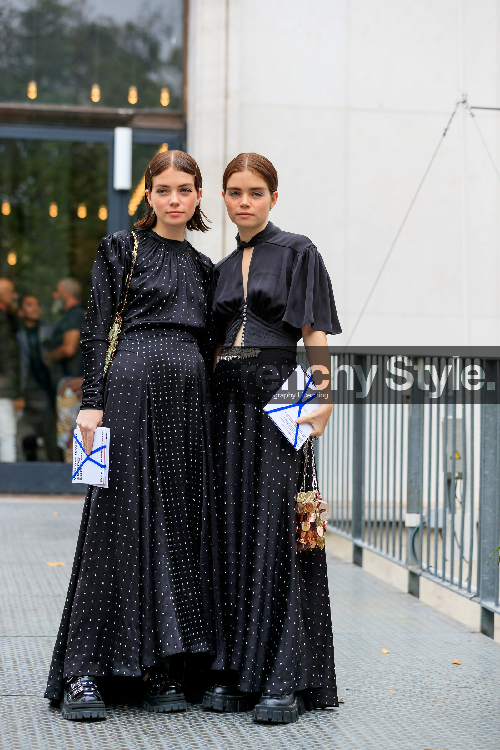molly and reese blustein, paco rabanne bag, paco rabanne dress, paco rabanne look, black dress, strassed dress, long sleeves dress, long dress, paco rabanne skirt, paco rabanne blouse, black blouse, black skirt, satin dress, satin skirt, satin blouse, strassed skirt, strassed blouse, metalic bag, sequins bag, plastic bag, high collar blouse, short sleeve blouse, black leather boots, big sole boots, fashion week, frenchystyle, FW, jonathan paciullo, street style, SPRING SUMMER 2020, SS 20, PFW, PARIS, vertical, full length