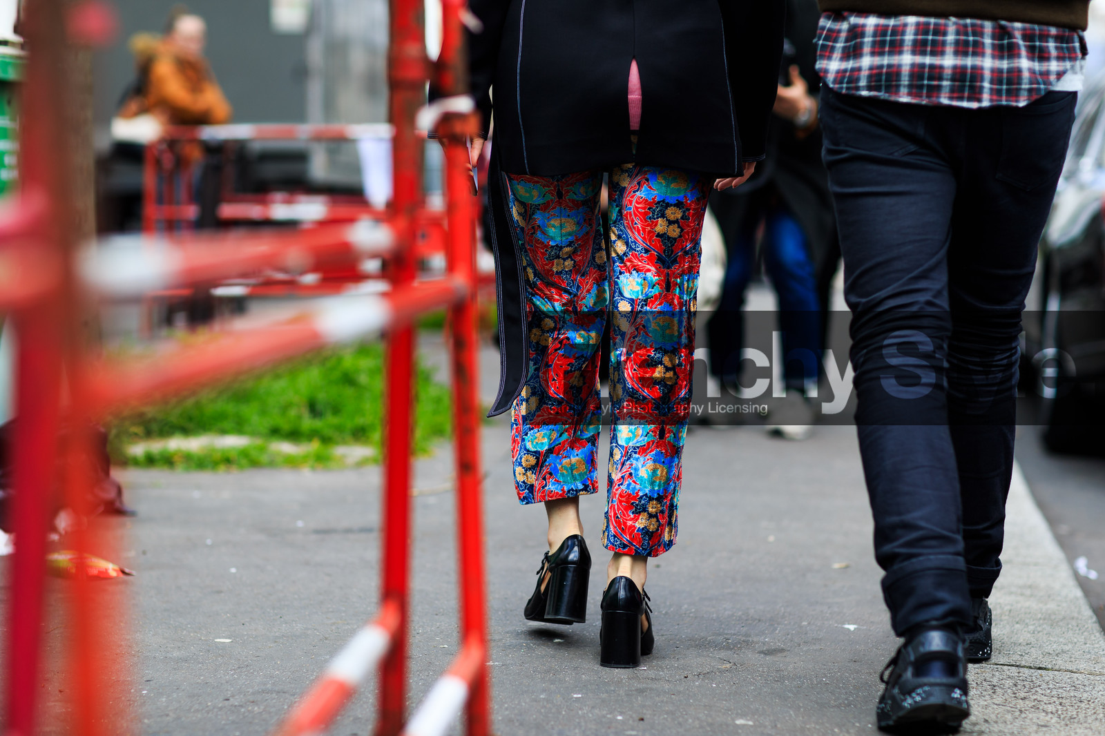 atmosphere details, AUTUMN WINTER 2016-2017, AW 16-17, black shoes, detail, dries van noten, FALL WINTER 2016-2017, fashion week, floral, flower, frenchystyle, FW, FW 16-17, high heels, horizontal, jonathan paciullo, leather shoes, PARIS, PFW, printed pants, street style, trousers, velvet