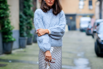 atmosphere details, AUTUMN WINTER 2017-2018, AW 17-18, blue sweater, detail, diletta bonaiuti, FALL WINTER 2017-2018, fashion week, frenchystyle, FW, FW 17-18, graphic skirt, horizontal, jonathan paciullo, MFW, MILAN, pearls, polka dot, printed skirt, rings, ruffled skirt, street style, white skirt