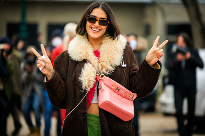 tortoise sunglasses, short hair, model, furry coat, furry collat, leather coat, brown coat, crossbody bag, chanel bag, pink bag, dandy look, green pants, pink cardigan, white top, peace out, fashion week, frenchystyle, FW, jonathan paciullo, street style, PARIS, PFW, SPRING SUMMER 2022, SS 22, atmosphere details, detail, horizontal