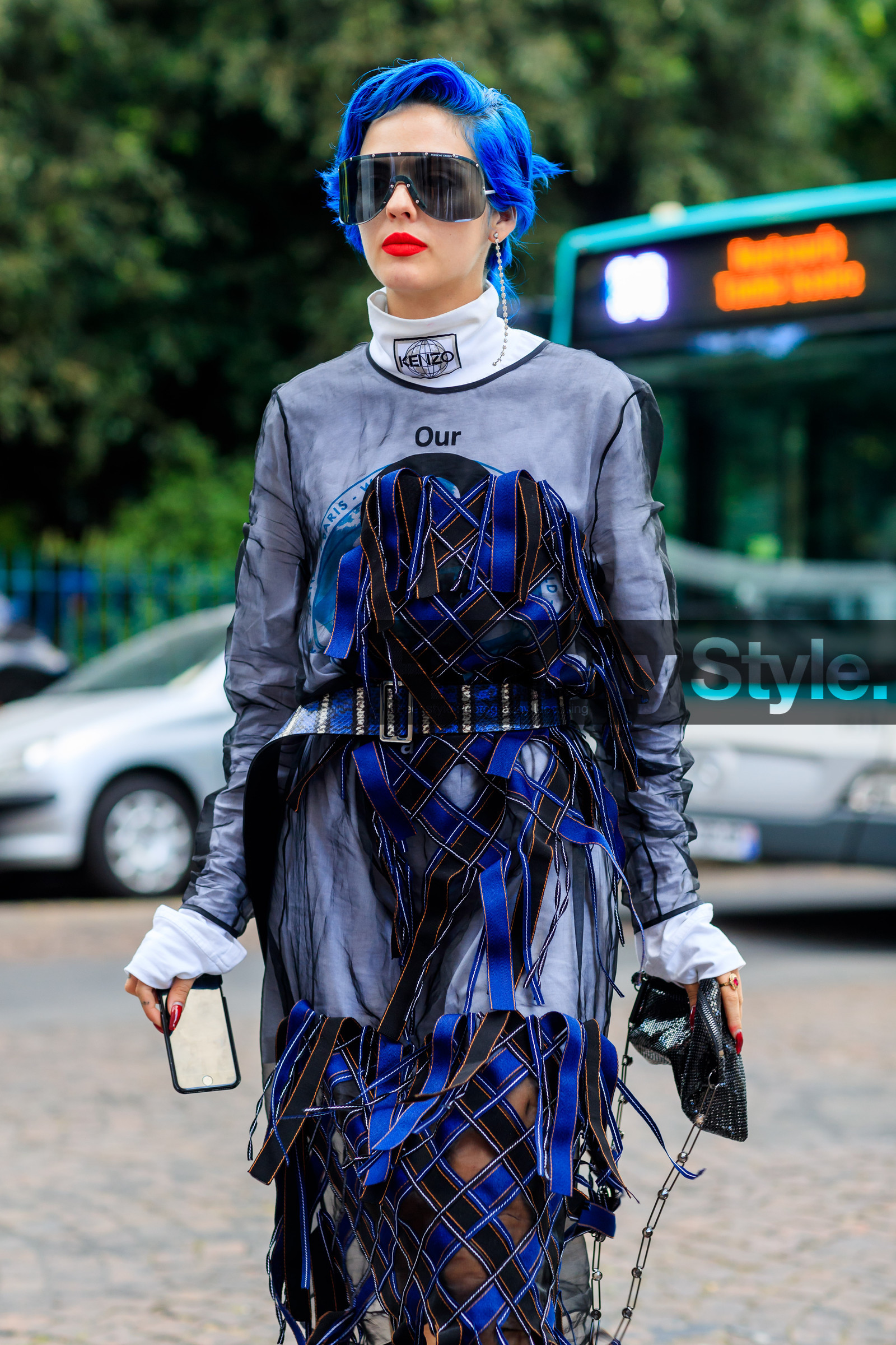 atmosphere details, blue belt, blue dress, blue hair, checked dress, detail, dyed hair, fashion week, frenchystyle, fringes, FW, graphic dress, jonathan paciullo, kenzo, leather bag, leather belt, MENSWEAR, PARIS, PFW, red lips, see through, sita abellan, SPRING SUMMER 2018, SS 18, street style, sunglasses, tulle, turtleneck sweater, vertical, white top