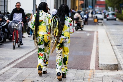 bag, black sandals, bread, duo, flower, flower print, jacket, leather sandals, msgm look, pants, print, printed jacket, printed pants, sandals, small bag, total look, yellow bag, yellow jacket, yellow pants, back, back detail, long hair, color, fashion week, frenchystyle, FW, jonathan paciullo, street style, SPRING SUMMER 2022, SS 22, MFW, MILAN, atmosphere details, horizontal, full length