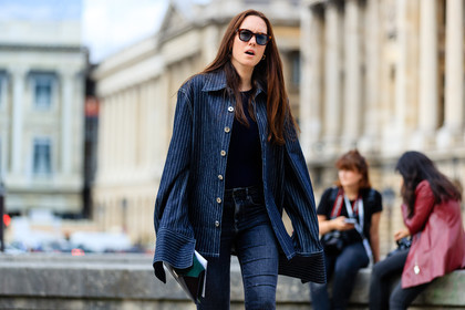 atmosphere details, black denim, black shirt, black t shirt, denim pants, detail, fashion week, frenchystyle, FW, horizontal, jeans, jonathan paciullo, oversize, PARIS, PFW, SPRING SUMMER 2017, SS 17, street style, striped shirt, sunglasses, tone on tone, total look black, trousers