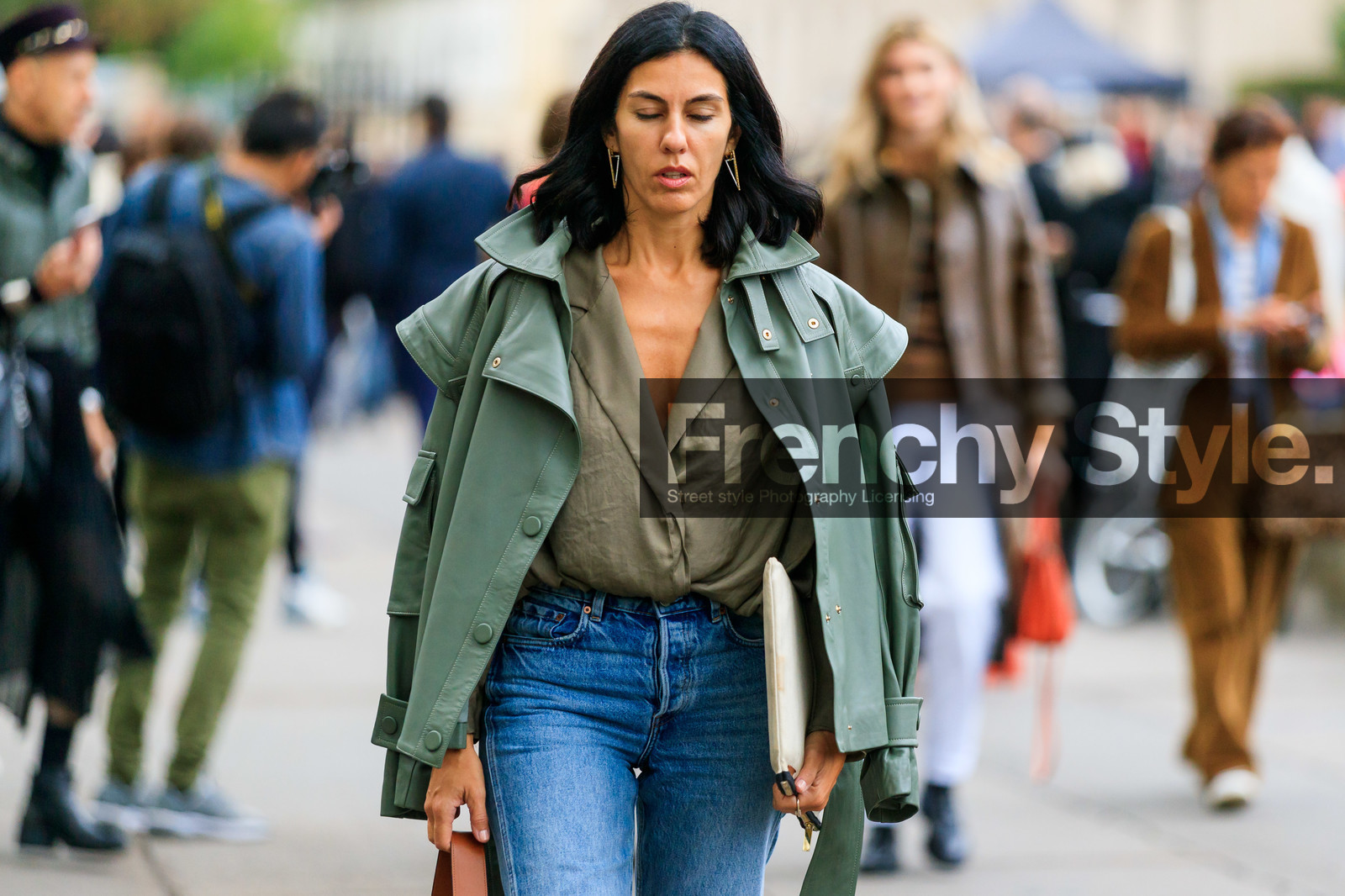 kaki shirt, kaki leather jacket, blue jeans, denim, PARIS, PFW, SPRING SUMMER 2020, SS 20, fashion week, frenchystyle, FW, jonathan paciullo, street style, horizontal, atmosphere details, detail