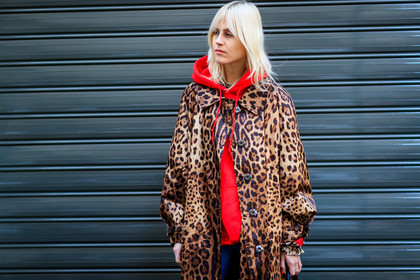 animal print, atmosphere details, AUTUMN WINTER 2017-2018, AW 17-18, blue denim, brown bag, denim pants, detail, FALL WINTER 2017-2018, fashion week, frenchystyle, FW, FW 17-18, graphic coat, graphic jacket, hoodie, horizontal, jeans, jonathan paciullo, leather backpack, leopard print, linda tol, MFW, MILAN, printed bag, printed coat, printed jacket, red sweater, street style, trousers