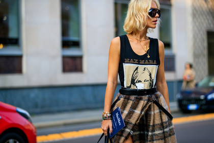 black bag, black belt, black t shirt, brown skirt, checked, graphic skirt, leather bag, leather belt, max mara, necklace, plaid, printed skirt, printed t shirt, sunglasses, tartan, viktoria rader, fashion week, frenchystyle, FW, jonathan paciullo, street style, MFW, MILAN, SPRING SUMMER 2019, SS 19, atmosphere details, horizontal, detail