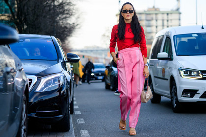 tamara kalinic, red pullover, pink pants, beige bag, beige leather sandals, turtleneck pullover, high waist pants, tailored pants, fashion week, frenchystyle, FW, jonathan paciullo, street style, MFW, MILAN, AUTUMN WINTER 2020-2021, FALL WINTER 2020-2021, FW 20-21, horizontal, atmosphere details, full length