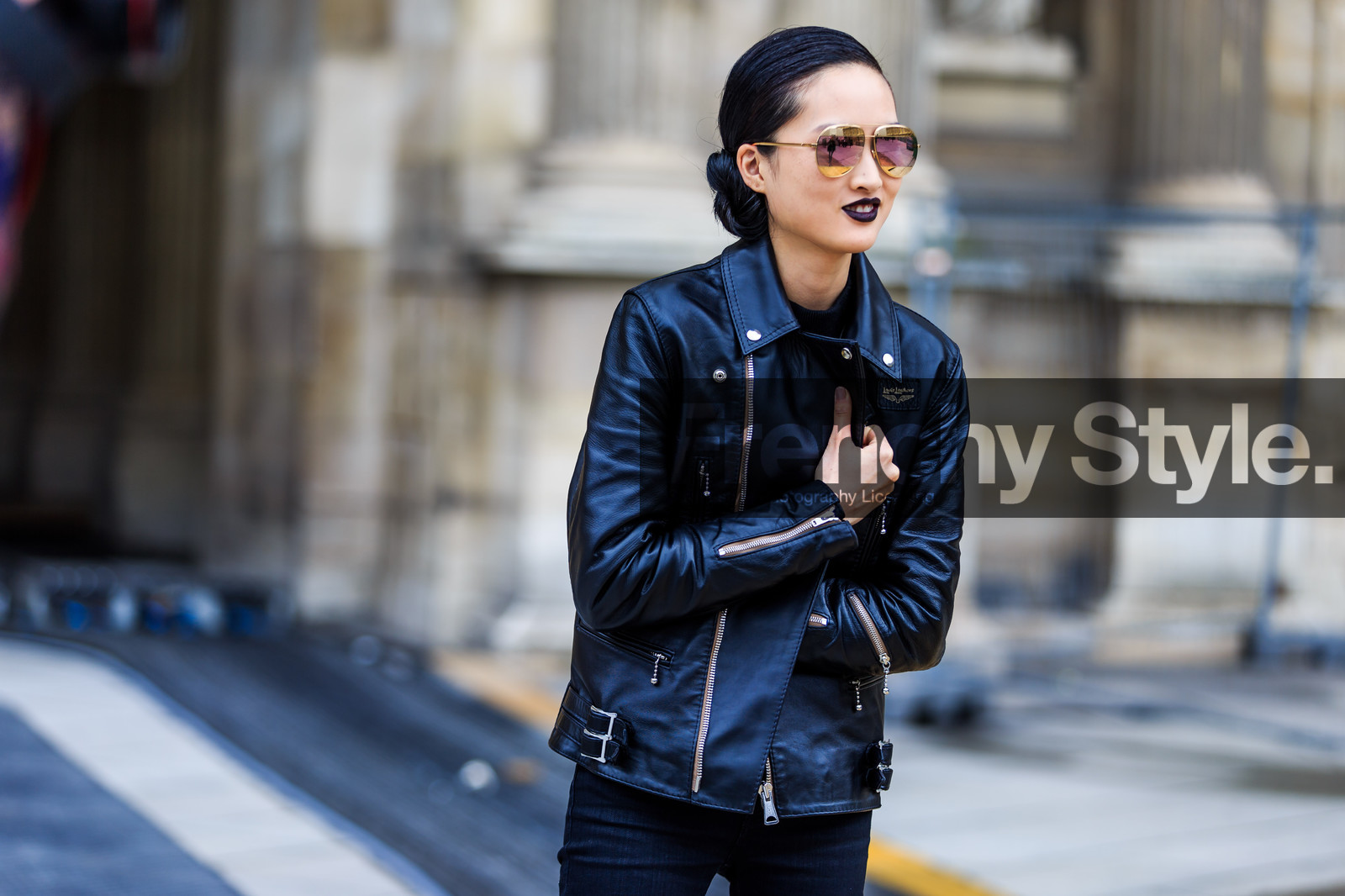atmosphere details, AUTUMN WINTER 2016-2017, aviator sunglasses, AW 16-17, black denim, black jacket, black lips, black perfecto, denim pants, detail, FALL WINTER 2016-2017, fashion week, frenchystyle, FW, FW 16-17, horizontal, jeans, jonathan paciullo, leather jacket, leather perfecto, levi's, levi's strauss, mirror effect, model, PARIS, PFW, pulled back hair, street style, sunglasses, trousers, wet hair