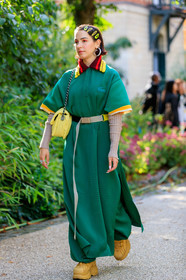 sportswear, sportswear dress, green dress, long dress, polo collar dress, short sleeves dress, belted dress, hair clip, lacoste dress, lacoste total look, beige belt, technical fabric dress, yellow leather bag, buffalo shoes, beige suede shoes, big sole shoes, big sole sneakers, PARIS, PFW, SPRING SUMMER 2020, SS 20, fashion week, frenchystyle, FW, jonathan paciullo, street style, vertical, full length