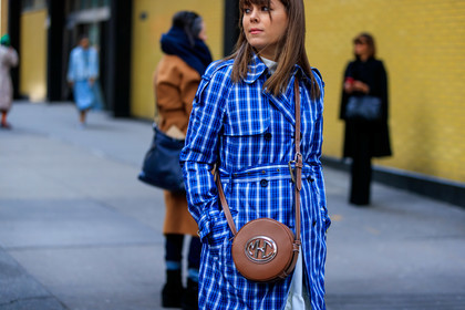 jenny cipoletti, blue trench coat, belted trench coat, checked trench coat, plaid trenchcoat, white dress, high collar dress, brown leather bag, round shape bag, crossbody bag, michael kors bag, fashion week, frenchystyle, FW, jonathan paciullo, street style, NYFW, NEW YORK, AUTUMN WINTER 2020-2021, FALL WINTER 2020-2021, FW 20-21, horizontal, atmosphere details, detail