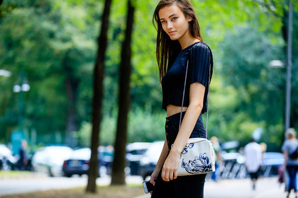 atmosphere details, black denim, black pants, black top, denim pants, detail, fashion week, frenchystyle, FW, greta varlese, horizontal, jeans, jonathan paciullo, leather bag, MFW, MILAN, model, printed bag, SPRING SUMMER 2017, SS 17, street style, tone on tone, total look black, trousers, white bag