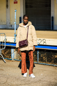 bottega veneta bag, burgundy bag, puffed jacket, winter jacket, orange pants, velvet trousers, white sneakers, crossbody bag, winter jacket, model, fashion week, frenchystyle, FW, jonathan paciullo, street style, vertical, full length