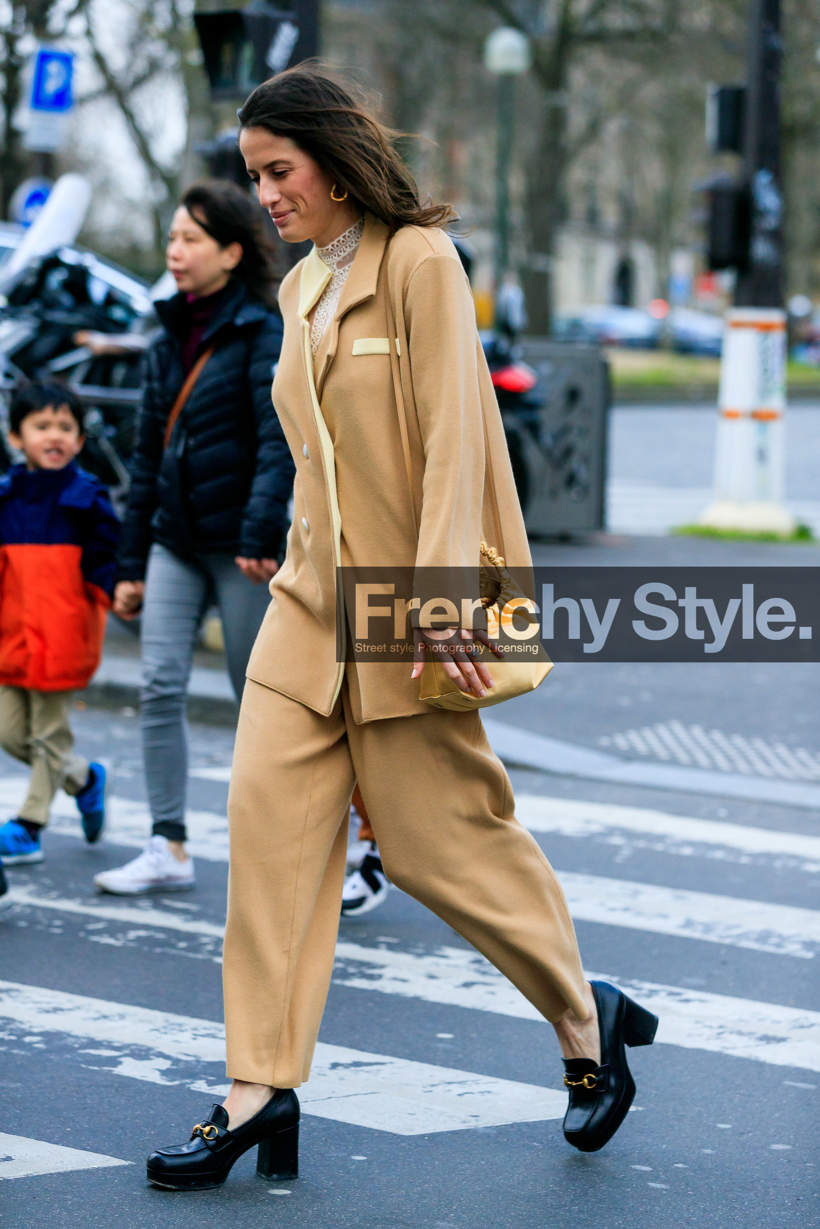 astrid boutrot, light beige jacket, light beige pants, knit jacket, knit pants, knitwear, shoulder bag, yellow bag, satin bag, black leather loafers, high heels loafers, gucci shoes, white blouse, lace blouse, high collar blouse, fashion week, frenchystyle, FW, jonathan paciullo, street style, PFW, PARIS, AUTUMN WINTER 2020-2021, FALL WINTER 2020-2021, FW 20-21, vertical, full length