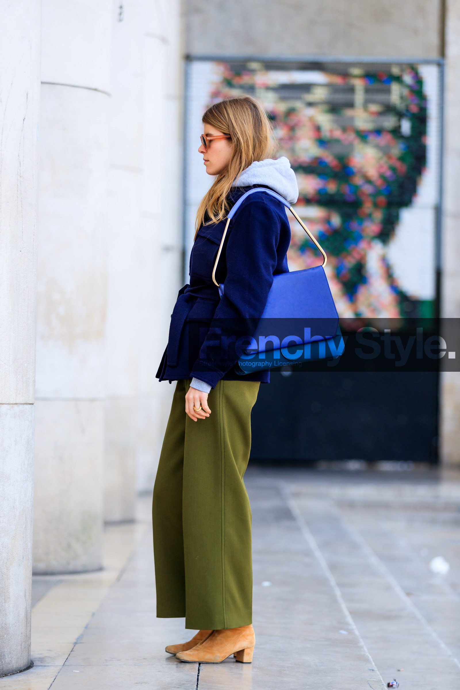 AUTUMN WINTER 2017-2018, AW 17-18, blue bag, camel boots, FALL WINTER 2017-2018, fashion week, frenchystyle, full length, FW, FW 17-18, green pants, grey sweater, high heels, hoodie, jonathan paciullo, leather bag, leather shoes, monica ainley, navy jacket, PARIS, PFW, street style, suede shoes, sunglasses, trousers, vertical
