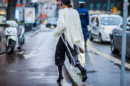 atmosphere details, AUTUMN WINTER 2016-2017, AW 16-17, black boots, black pants, detail, FALL WINTER 2016-2017, fashion week, frenchystyle, FW, FW 16-17, high heels, horizontal, jonathan paciullo, leather boots, leather pants, LFW, LONDON, maison martin margiela, MENSWEAR, street style, white knit, white sweater, yoyo cao