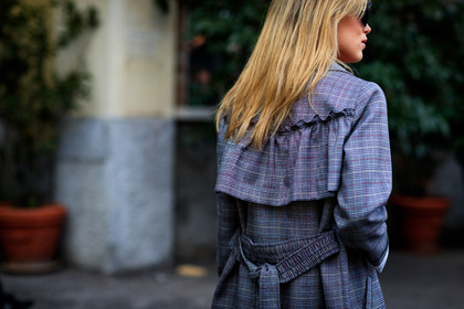 Annabel Rosendahl, atmosphere details, AUTUMN WINTER 2017-2018, AW 17-18, back detail, checked coat, detail, FALL WINTER 2017-2018, fashion week, frenchystyle, FW, FW 17-18, graphic coat, grey coat, horizontal, jonathan paciullo, MFW, MILAN, plaid, printed coat, street style, sunglasses