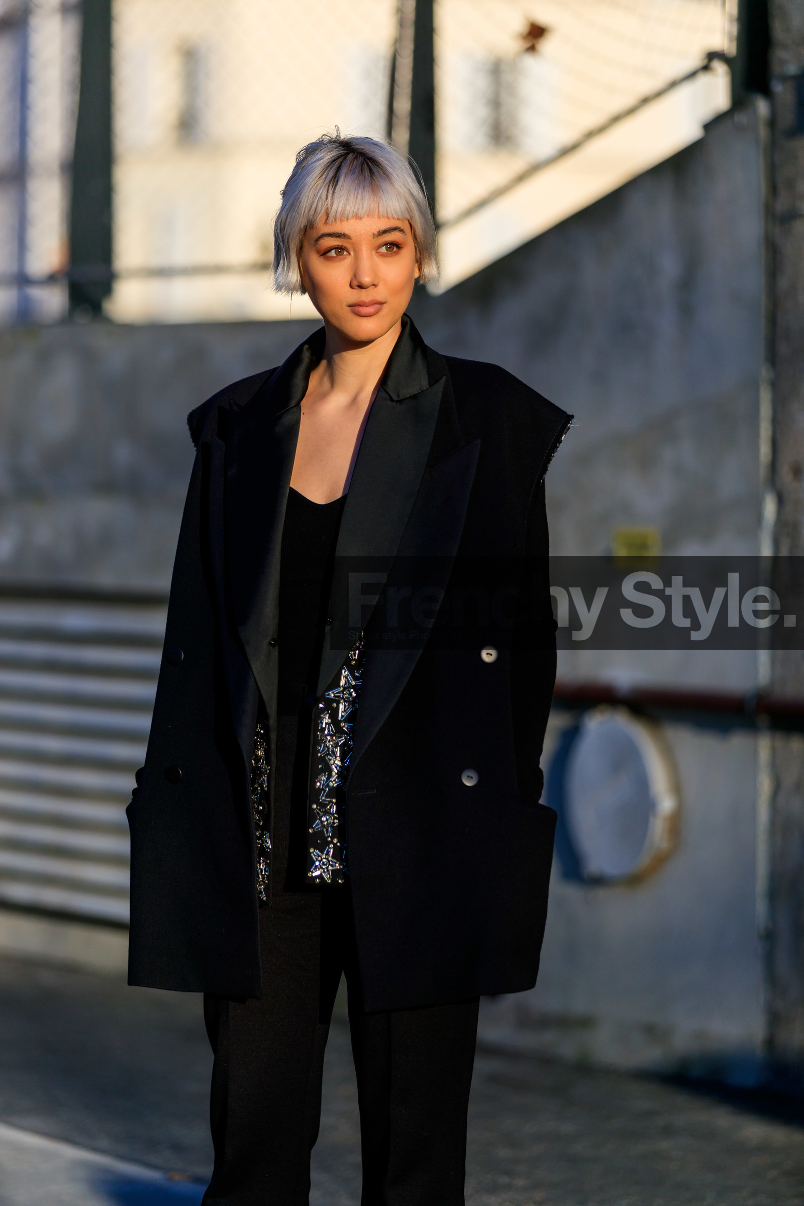 black coat, black jacket, black pants, black suit, dyed hair, kim jones, tone on tone, total look black, trousers, PARIS, PFW, street style, jonathan paciullo, FW, frenchystyle, fashion week, AUTUMN WINTER 2019-2020, AW 19-20, FALL WINTER 2019-2020, FW 19-20, vertical, atmosphere details, detail