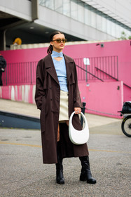white handbag, coperni, coperni bag, cut out top, pastel blue top, brown trench, black boots, mini skirt, white skirt, pilot sunglasses, street style, jonathan paciullo, FW, frenchystyle, fashion week, AUTUMN WINTER 2022-2023, FALL WINTER 2022_2023, FW 22-23, PFW, PARIS, full length, vertical