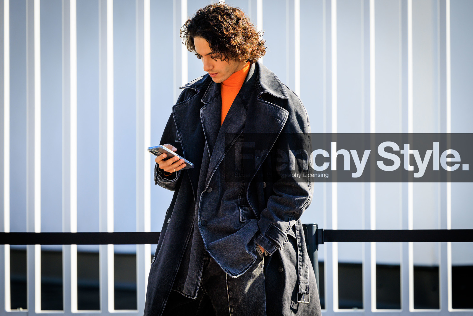 denim full look, denim trench, oversized trench, grey denim trench, orange turtleneck, fashion week, frenchystyle, FW, jonathan paciullo, street style, MFW, MILAN, AUTUMN WINTER 2022-2023, FALL WINTER 2022_2023, FW 22-23, horizontal, atmosphere details
