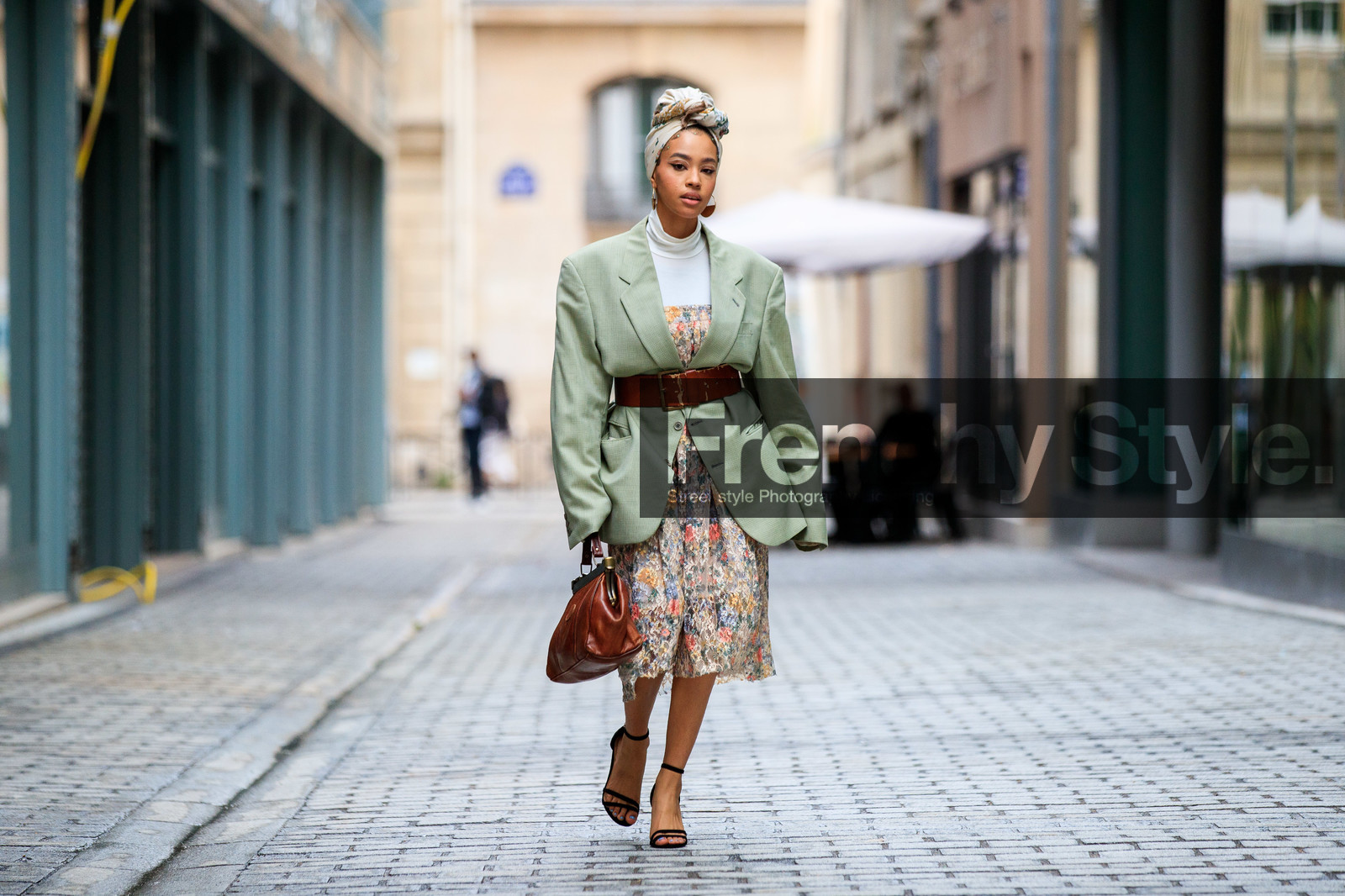 hair scarf, make up, make up details, strassed make up, light green jacket, belted jacket, camel leather belt, used belt, camel leather bag, white top, turtleneck top, strapless dress, floral printed dress, lace dress, multicolor dress, round shape earrings, golden earrings, PARIS, PFW, fashion week, frenchystyle, FW, jonathan paciullo, street style, SPRING SUMMER 2021, SS 21, horizontal, atmosphere details, full length