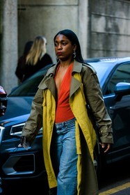 kaki trench, dual toned trench, orange body suit, pearl letter earrings, full red look, classic jeans, street style, jonathan paciullo, FW, frenchystyle, fashion week, MFW, MILAN, FALL WINTER 2022_2023, AUTUMN WINTER 2022-2023, FW 22-23, vertical, atmosphere details