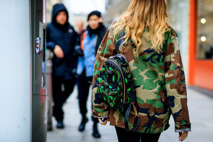 atmosphere details, AUTUMN WINTER 2017-2018, AW 17-18, back detail, camouflage, detail, embroidered bag, FALL WINTER 2017-2018, fashion week, frenchystyle, FW, FW 17-18, green bag, green jacket, horizontal, jonathan paciullo, leather backpack, leather bag, PARIS, PFW, printed jacket, sequined bag, street style, trousers, versace