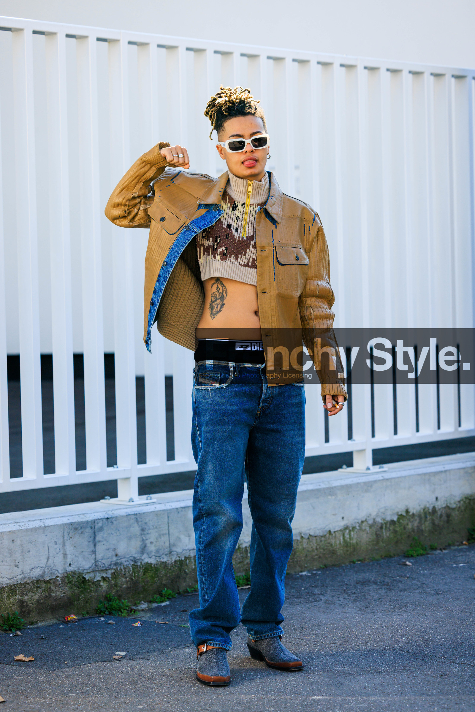 diesel full look, diesel jeans, wideleg blue jeans, leather jacket, camel jacket, white sunglasses, knitted cropped top, zipped cropped top, dual toned cropped top, grey boots, silver loops, dreadlocks hair, fashion week, frenchystyle, FW, jonathan paciullo, street style, MFW, MILAN, AUTUMN WINTER 2022-2023, FALL WINTER 2022_2023, FW 22-23, vertical, full length