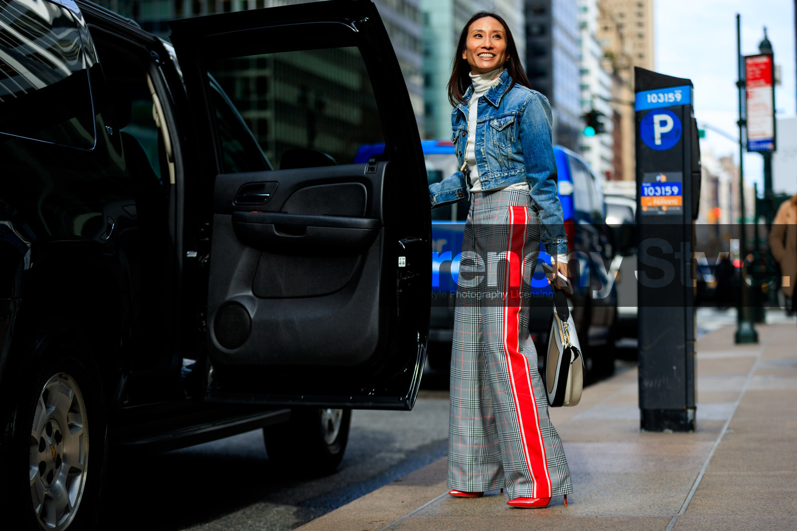 blue jacket, checked, denim jacket, graphic pants, grey pants, high heels, leather bag, leather shoes, plaid, printed pants, red shoes, striped pants, trousers, white bag, white sweater, street style, jonathan paciullo, FW, frenchystyle, fashion week, NYFW, NEW YORK, AUTUMN WINTER 2018-2019, AW 18-19, FALL WINTER 2018-2019, FW 18-19, atmosphere details, horizontal, full length, elizabeth von der goltz