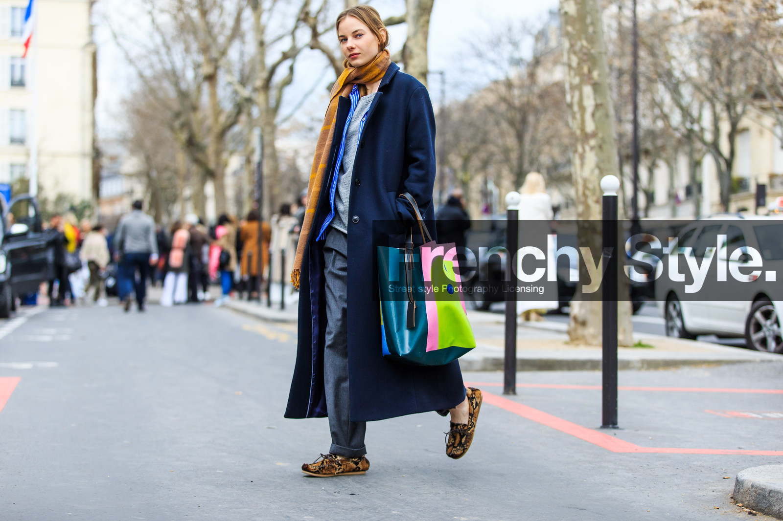 atmosphere details, AUTUMN WINTER 2016-2017, AW 16-17, beige scarf, blue coat, blue shirt, FALL WINTER 2016-2017, fashion week, frenchystyle, full length, FW, FW 16-17, grey pants, horizontal, jonathan paciullo, marni, mocassins, multicolor bag, overcoat, PARIS, PFW, printed bag, printed scarf, street style, trousers