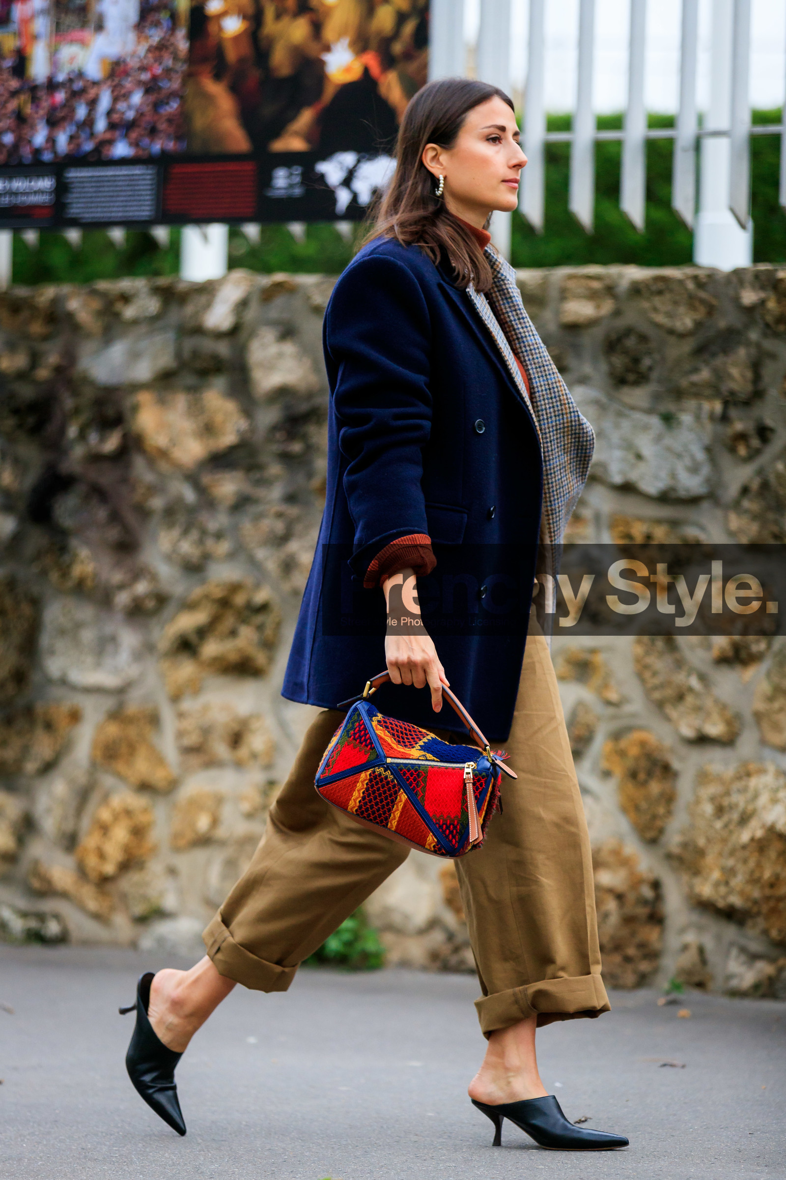 jukia, julia haghjoo, sharp end shoes, black leather slippers, beige pants, cropped pants, navy blue coat, burgundy pullover, turtleneck pullover, checked jacket, kitten heels slippers, loewe bag, checked bag, hand bag, red bag, navy blue leather bag, camel leather bag, multicolor bag, pearl earrings, hoop earrings, loose pants, fashion week, frenchystyle, FW, jonathan paciullo, street style, PFW, PARIS, AUTUMN WINTER 2020-2021, FALL WINTER 2020-2021, FW 20-21, vertical, full length