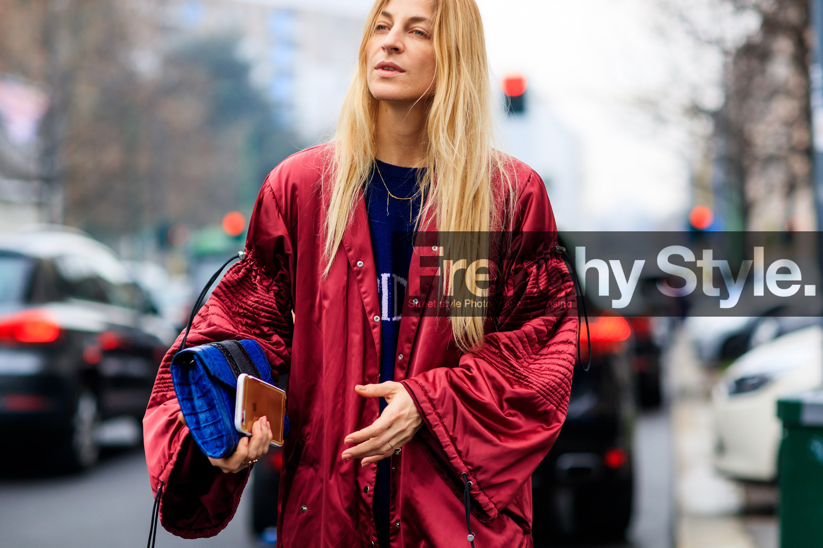 ada kokosar, atmosphere details, AUTUMN WINTER 2017-2018, AW 17-18, blue bag, detail, FALL WINTER 2017-2018, fashion week, frenchystyle, FW, FW 17-18, horizontal, jonathan paciullo, leather bag, long coat, MFW, MILAN, parka, raincoat, red coat, street style