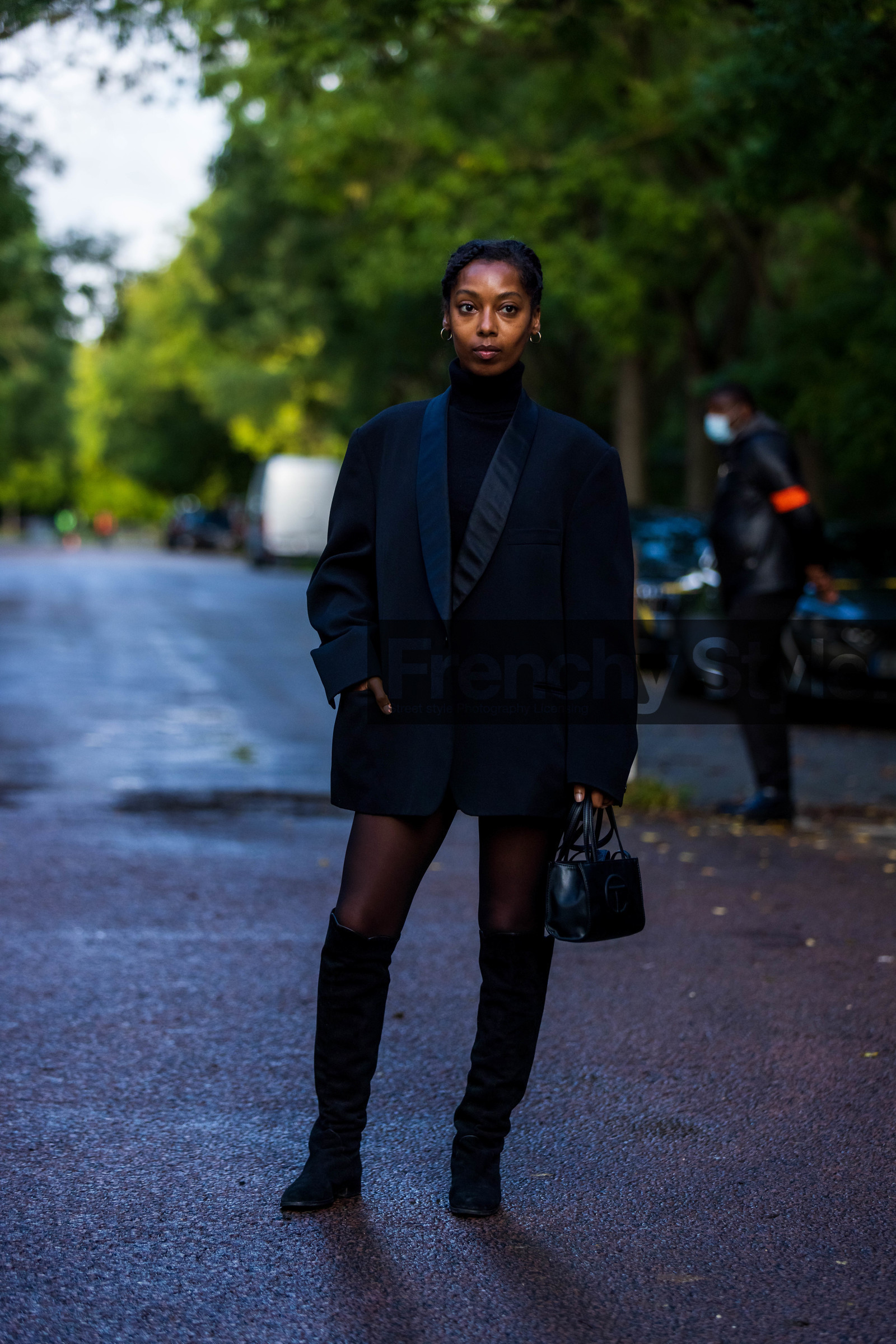 bag, black bag, black blazer, black boots, black monochrome, black turtleneck, blazer, boots, earrings, gold hoops, high boots, monochrome, oversize blazer, turtleneck, street style, jonathan paciullo, FW, frenchystyle, fashion week, PFW, PARIS, SPRING SUMMER 2022, SS 22, vertical, full length