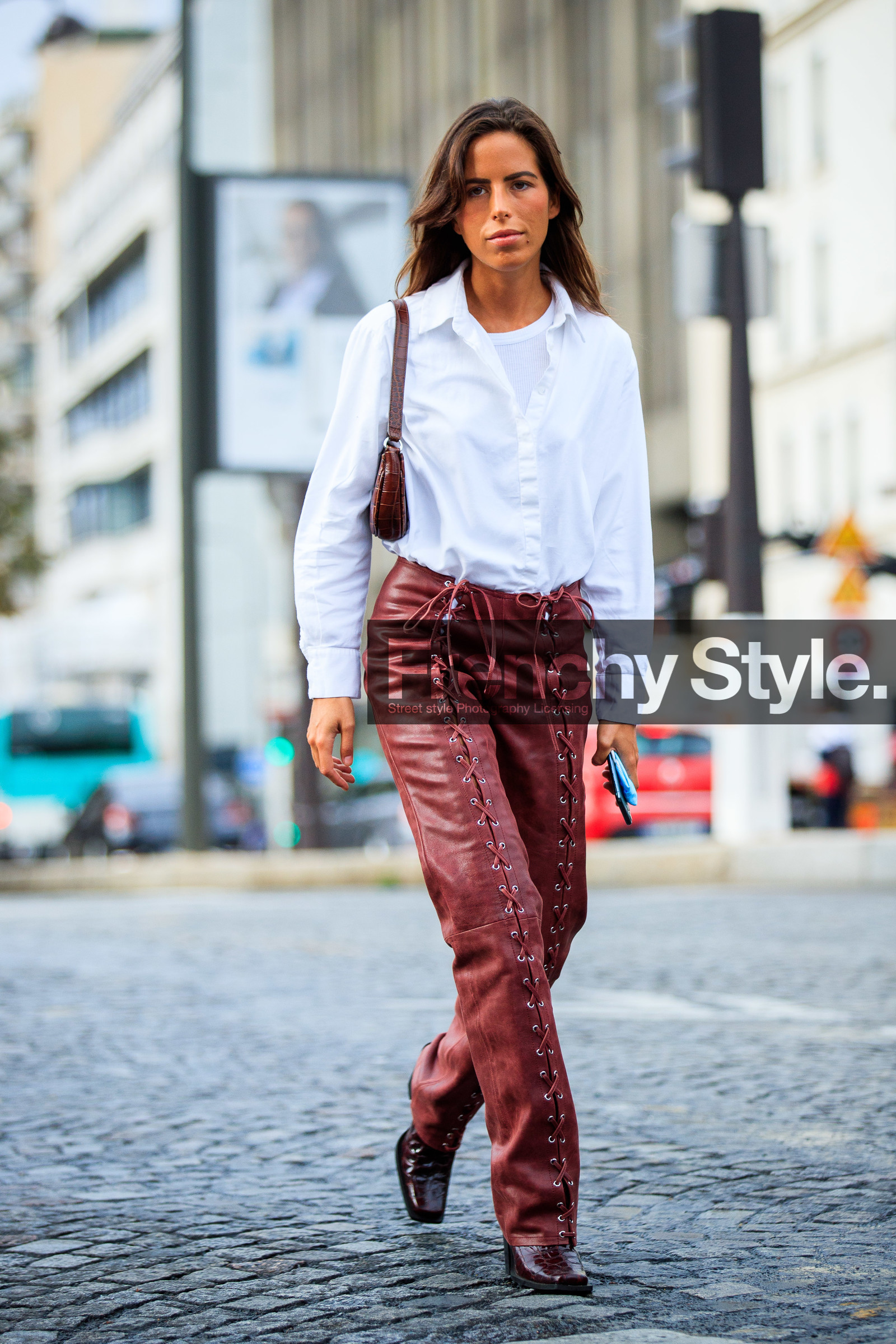 nina urgell cloquell, white shirt, white t-shirt, burgundy leather pants, laced pants, brown leather bag, brown leather boots, shoulder bag, animal skin bag, animal skin boots, fashion week, frenchystyle, FW, jonathan paciullo, street style, PFW, PARIS, SPRING SUMMER 2021, SS 21, vertical, full length
