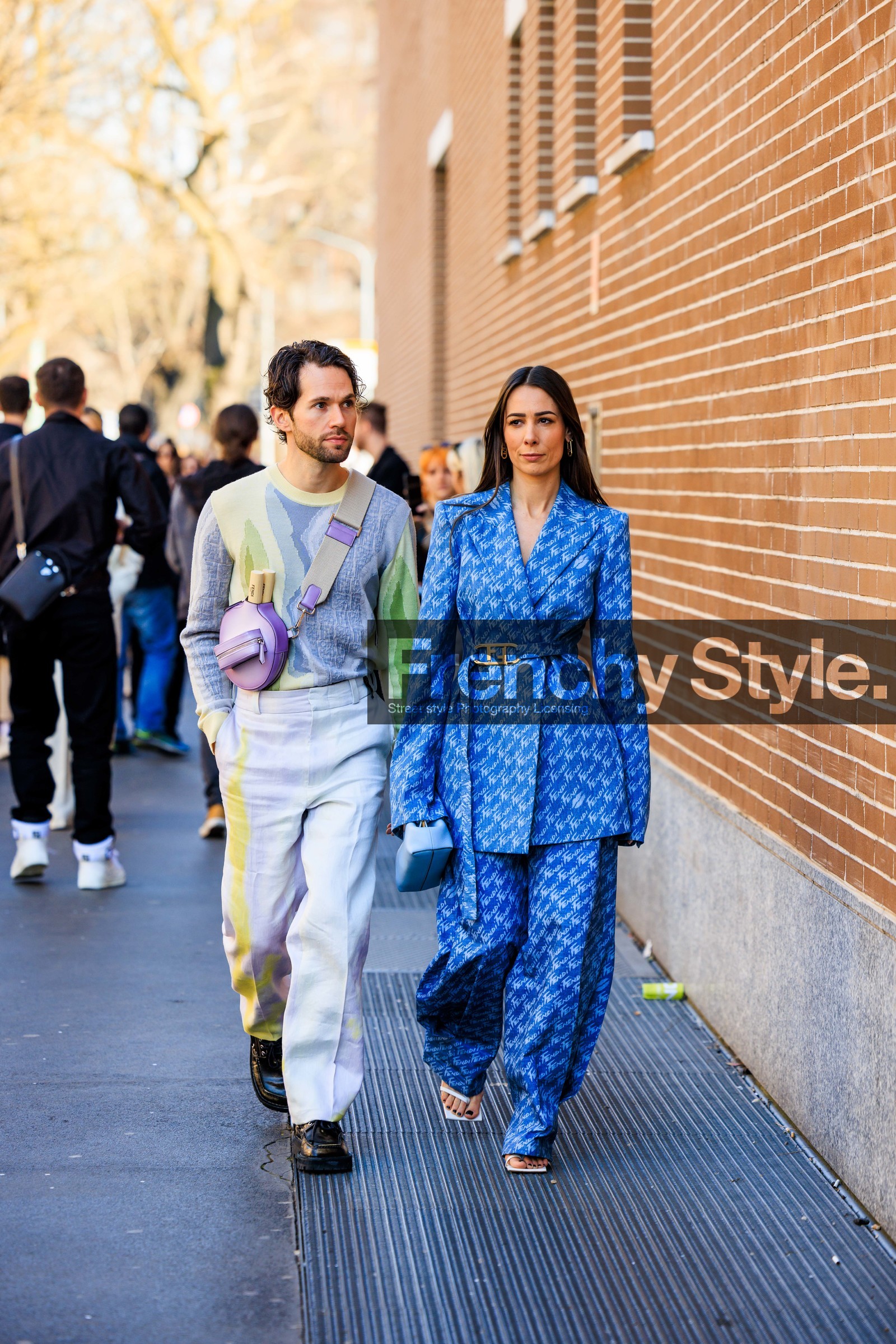 crossbody bag, roudn crossbody, purple bag, multicolor pants, purple toned pants, black derbies, knitted multicolor jumper, printed jumper, blue fendi suit, baggy pants, blue trousers, white sandals, fendi belt, fendi, fendi black bag, blue blazer, blue bag, alice barbier, JS roques, fashion week, frenchystyle, FW, jonathan paciullo, street style, MFW, MILAN, FALL WINTER 2022_2023, AUTUMN WINTER 2022-2023, FW 22-23, vertical, full length