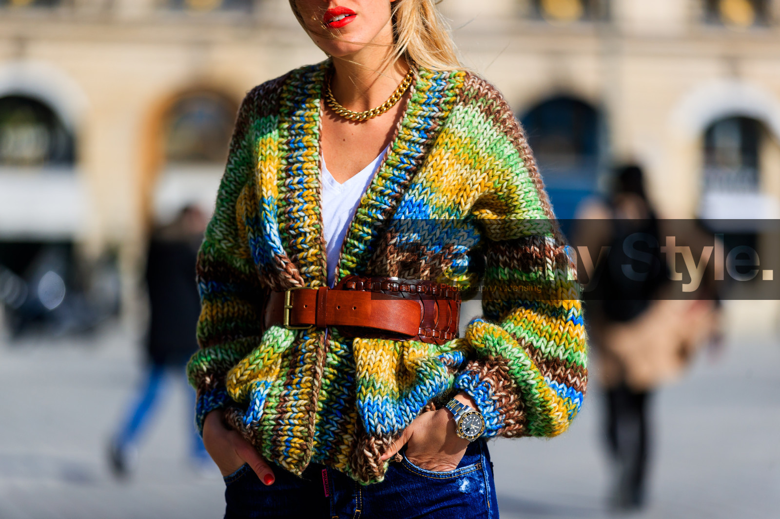 blue denim, brown belt, denim pants, jeans, leather belt, multicolor sweater, necklace, red lips, trousers, street style, jonathan paciullo, FW, frenchystyle, fashion week, PFW, PARIS, AUTUMN WINTER 2018-2019, FALL WINTER 2018-2019, FW 18-19, horizontal, atmosphere details