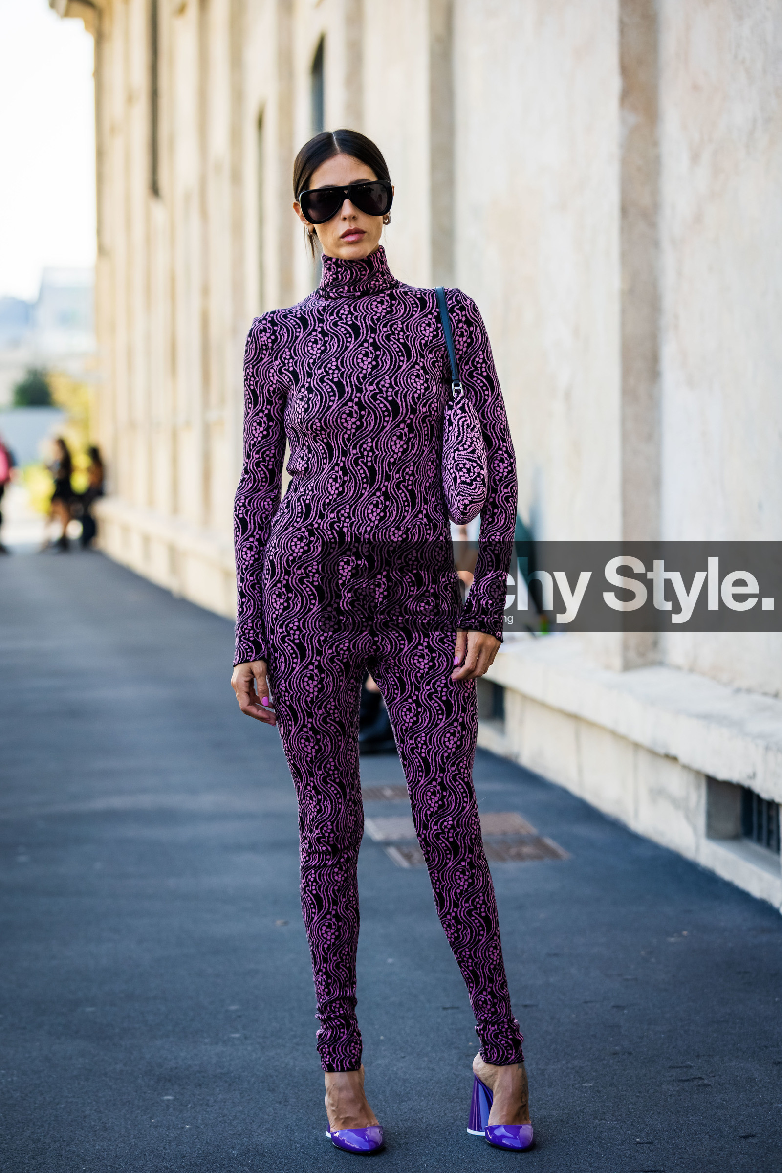 bicolor, black sunglasses, flower, flower print, Gilda Ambrosio, jacquard, monochrome, mules, oversize sunglasses, pink bag, pink jumpsuit, prada bag, prada look, print, printed jumpsuit, purple heels, sandals, sunglasses, fashion week, frenchystyle, FW, jonathan paciullo, street style, SPRING SUMMER 2022, SS 22, MFW, MILAN, vertical, full length