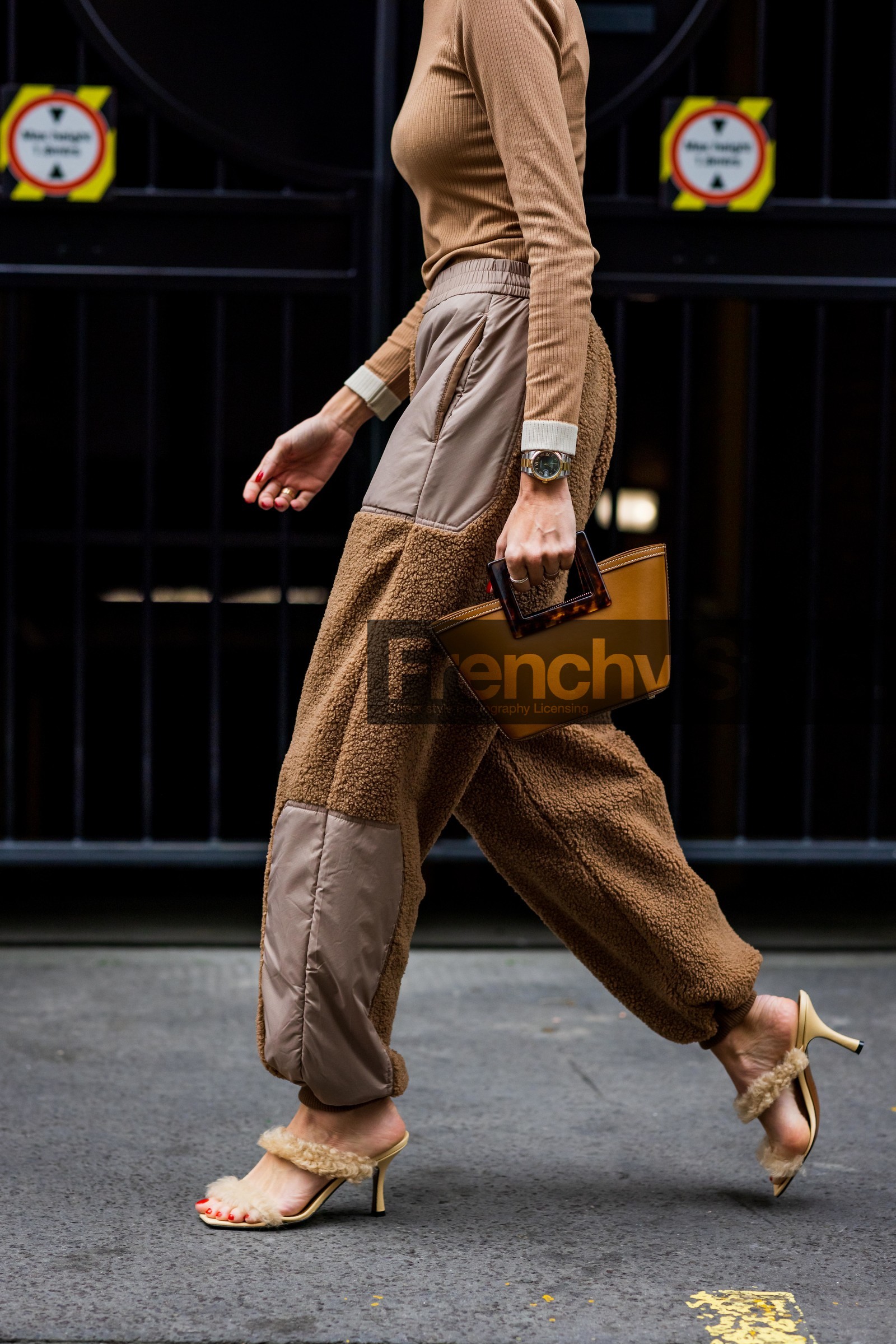 small bag, handbag, trousers, baggy pants, heels, heeled sandals, furry, top, details, fashion week, frenchystyle, FW, jonathan paciullo, street style, SS 22, SPRING SUMMER 2022, LFW, LONDON, vertical, atmosphere details, detail