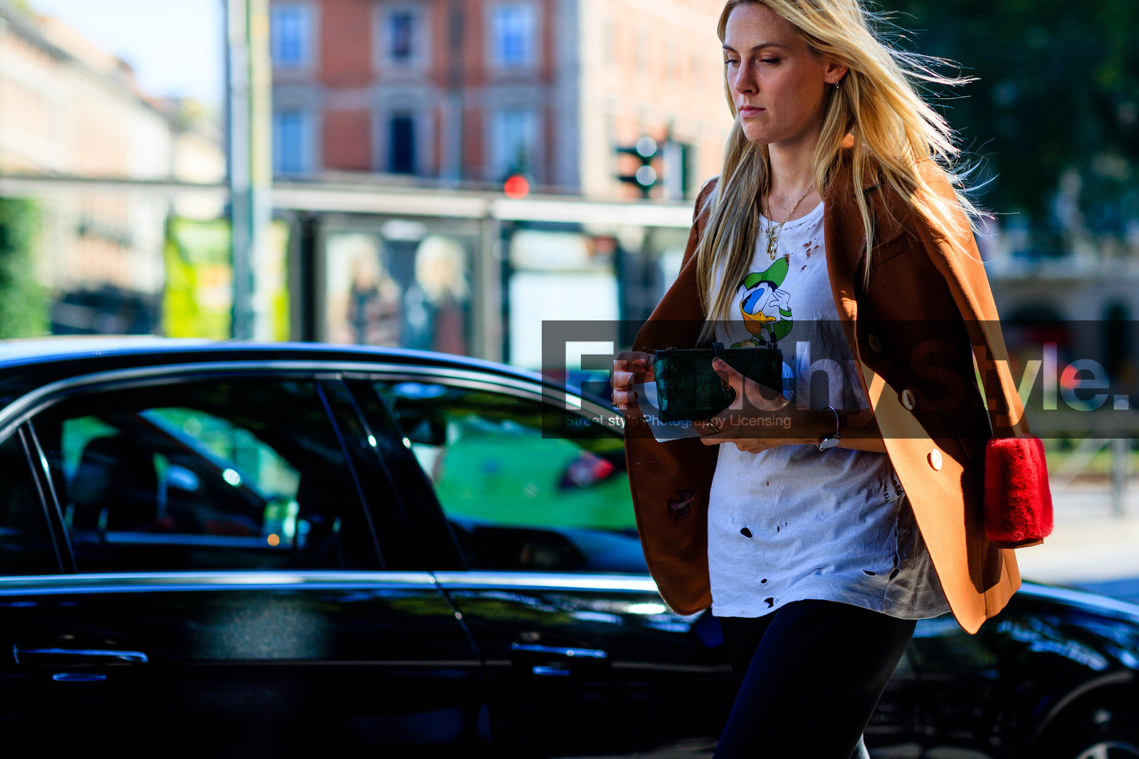 atmosphere details, brown jacket, detail, donald duck, fashion week, frenchystyle, FW, horizontal, jonathan paciullo, leather bag, MFW, MILAN, over the shoulder, printed t shirt, SPRING SUMMER 2017, SS 17, street style, trousers