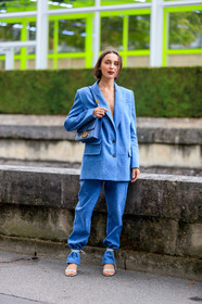 mary leest, denim, denim jacket, denim total look, denim suits, light blue jeans, light blue jacket, low necked jacket, light blue leather bag, dior bag, 30 montaigne bag, white leather sandals, PARIS, PFW, SPRING SUMMER 2020, SS 20, fashion week, frenchystyle, FW, jonathan paciullo, street style, vertical, full length
