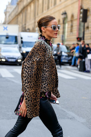 olivia palermo, strassed sunglasses, strassed jacket, leopard printed jacket, sheer sunglasses, butterfly sunglasses, black leather pants, tight pants, PARIS, PFW, SPRING SUMMER 2020, SS 20, fashion week, frenchystyle, FW, jonathan paciullo, street style, vertical, atmosphere details, detail