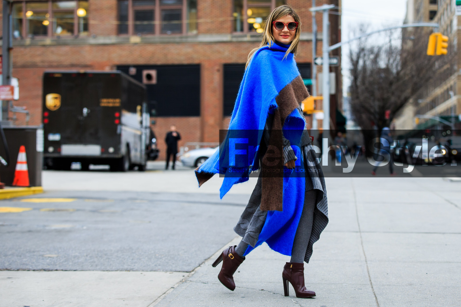 atmosphere details, AUTUMN WINTER 2016-2017, AW 16-17, blue scarf, brown bag, brown boots, brown scarf, fashion week, frenchystyle, full length, FW, FW 16-17, graphic bag, grey knit, grey skirt, grey sweater, high heels, horizontal, jonathan paciullo, leather bag, leather boots, mini bag, multicolor bag, NEW YORK, NYFW, oversize, street style, striped bag, sunglasses, thassia naves, woman, wool skirt