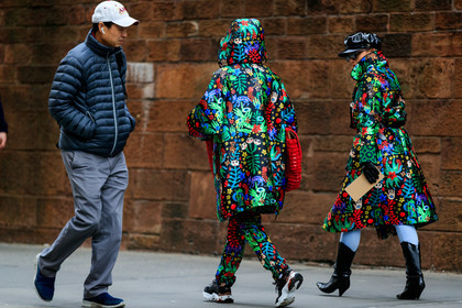 black pants, black coat, black jacket, black leather boots, black polish hat, vinyl hat, black polish boots, kitten heels boots, floral printed coat, floral printed jacket, floral printed pants, animal print coat, animal print pants, animal print jacket, mix and match look, multicolor coat, multicolor jacket, multicolor pants, fashion week, frenchystyle, FW, jonathan paciullo, street style, NYFW, NEW YORK, AUTUMN WINTER 2020-2021, FALL WINTER 2020-2021, FW 20-21, horizontal, atmosphere details, full length