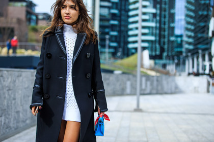 atmosphere details, AUTUMN WINTER 2016-2017, AW 16-17, black coat, blue bag, detail, FALL WINTER 2016-2017, fashion week, frenchystyle, FW, FW 16-17, graphic shoes, hermès, horizontal, jonathan paciullo, knit dress, leather bag, LFW, LONDON, long coat, louis vuitton, MENSWEAR, mini bag, patricia contreras, patricia manfield, red bandana, street style, white dress, white knit, white sweater