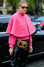 chanel bag, chanel belt, chanel jacket, chanel coat, chanel cape, pink cape, pink jacket, tweed jacket, black vinyl pants, black vinyl bag, fur bag, fur belt, chanel sunglasses, zipped jacket, PARIS, PFW, SPRING SUMMER 2020, SS 20, fashion week, frenchystyle, FW, jonathan paciullo, street style, vertical, atmosphere details, detail