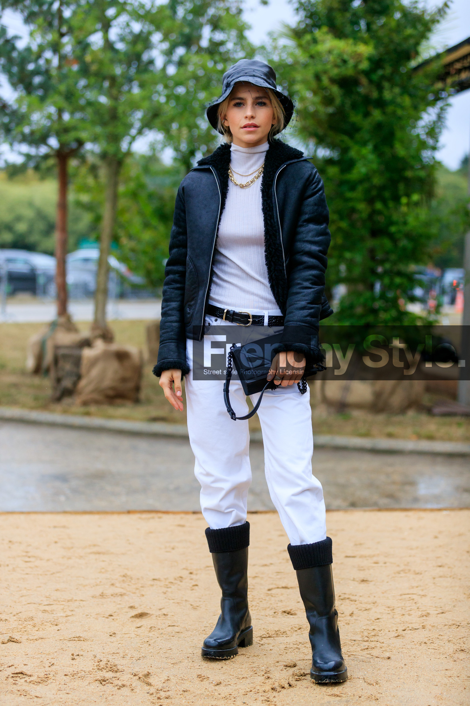 caro daur, dior bag, dior boots, dior hat, black hat, tulle hat, black coat, black leather bag, black leather boots, black leather belt, animal skin belt, quilted bag, high boots, flat boots, fur coat, fur collar coat, white top, white jeans, turtleneck top, fashion week, frenchystyle, FW, jonathan paciullo, street style, SPRING SUMMER 2020, SS 20, PFW, PARIS, vertical, full length